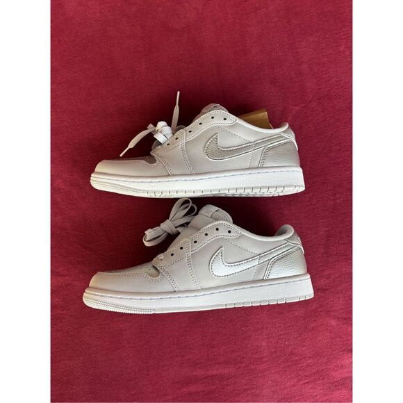 Brand New Nike Men’s White Air Jordan 1 Retro Low OG Sneaker Shoes Size 7 - Picture 5 of 9